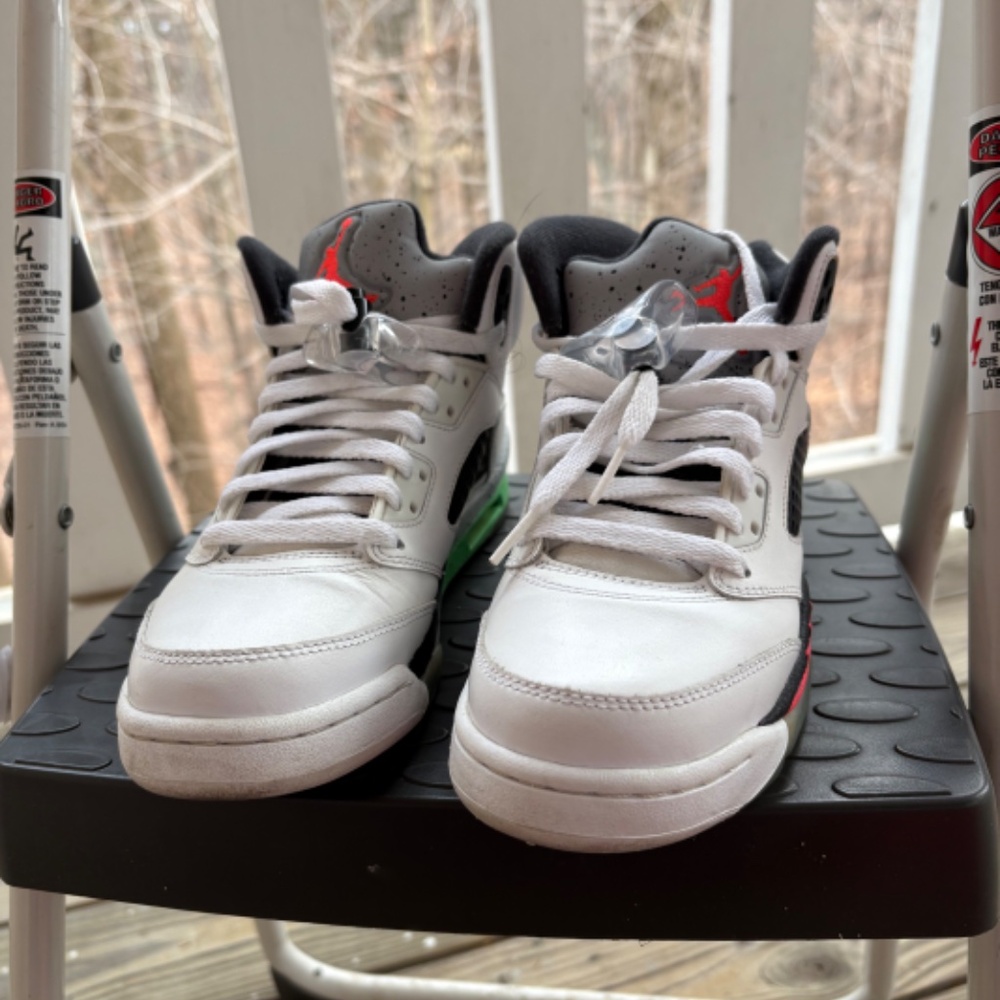 Air Jordan 5 (Size 5.5Y)